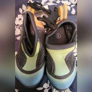 New With Tags Kids Gradient Blue and Green Water Shoes